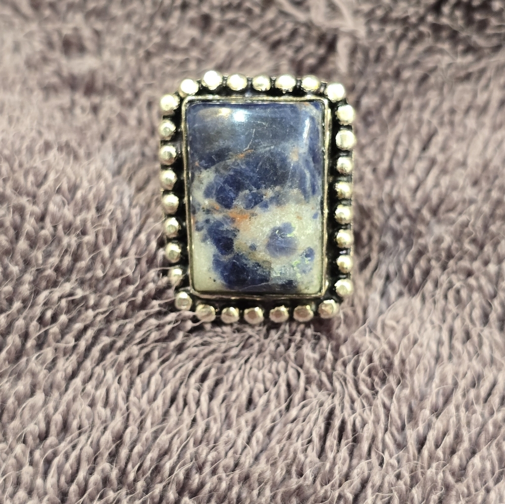 Elegant Blue Stone Ring with Silver Beaded Frame